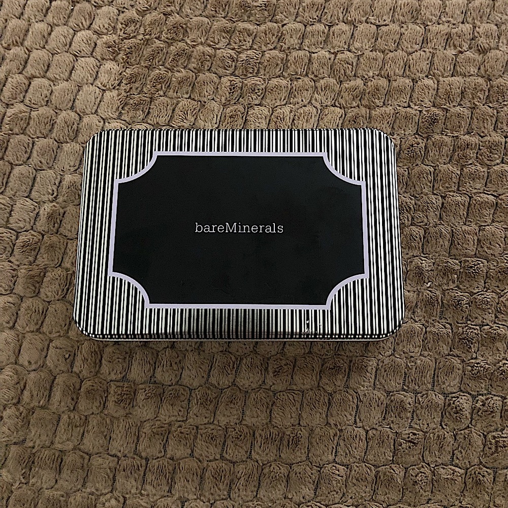 Bare Minerals tin